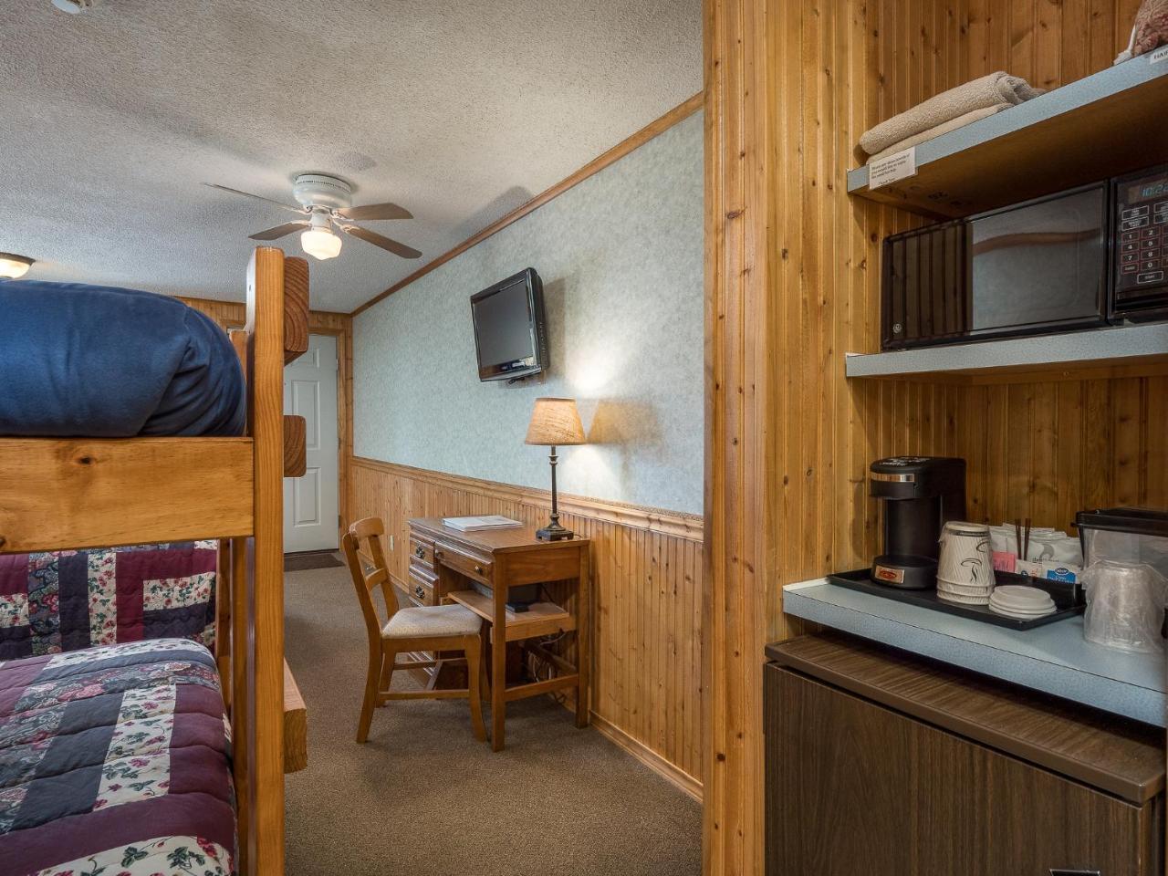 The At The Rostay 3* Bethel